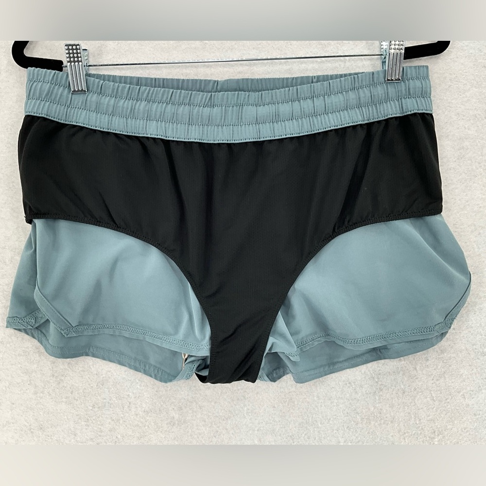 Women's Vuori Clementine 2.0 Short 2.5” Lake XL‎ - Picture 3 of 9